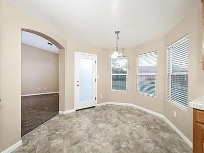 Building Photo - Beautiful Single-family home!