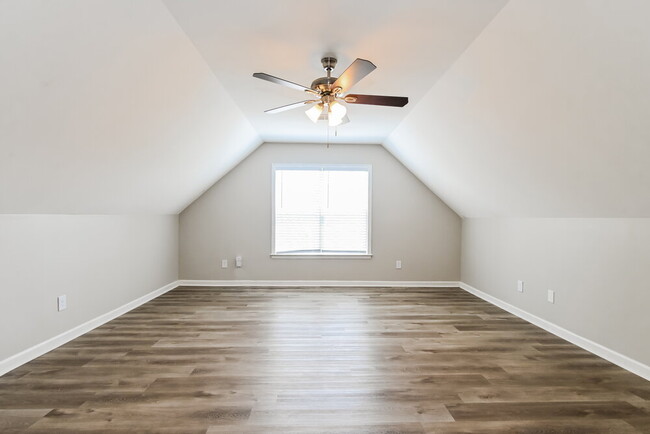 Building Photo - 1337 Pendulum Dr N