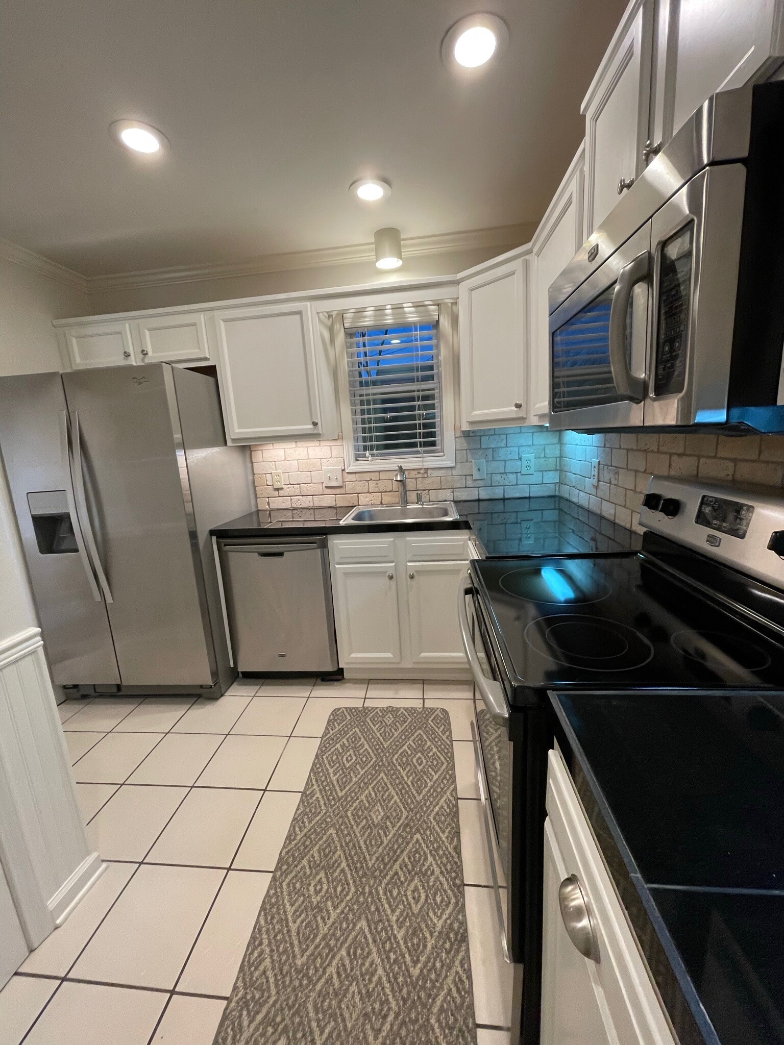 Building Photo - 2808 10th Ct S