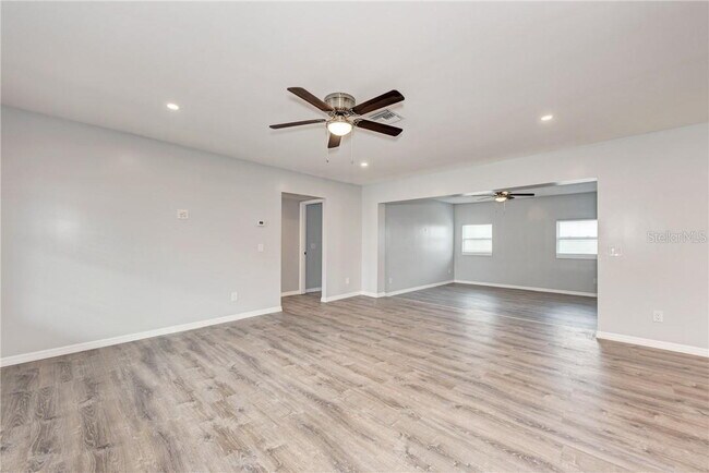 Building Photo - MOVE IN TO THIS SARASOTA HOME NOW WITH ZER...