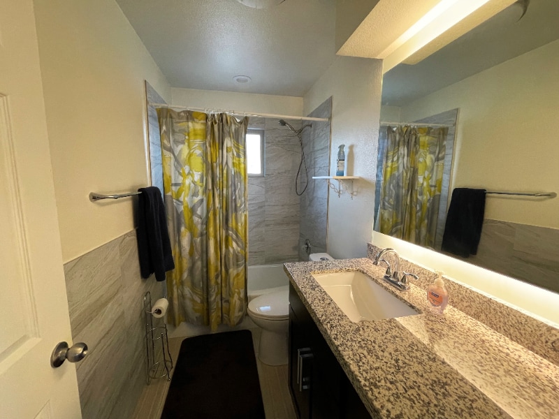 Building Photo - 3733 E Poinsettia Dr