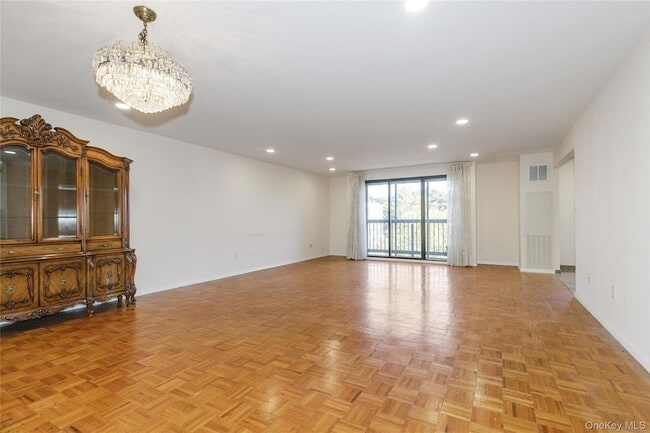 Building Photo - 12 Bond St