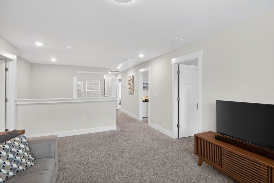 Building Photo - 333 Pewter Cir