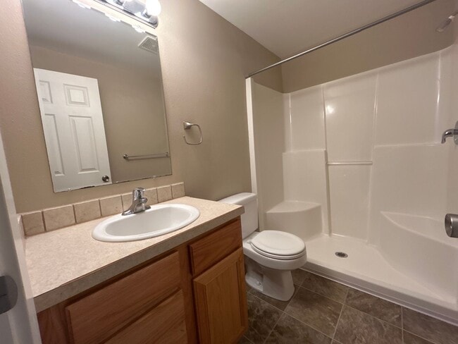 Building Photo - 3 Bedroom 2 Bathroom Knox Butte Home