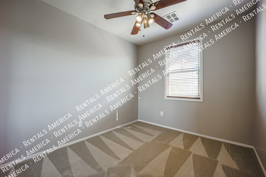 Building Photo - 906 S Annie Ln