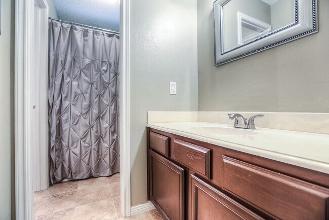 Building Photo - 24 Edgewood Forest Ct