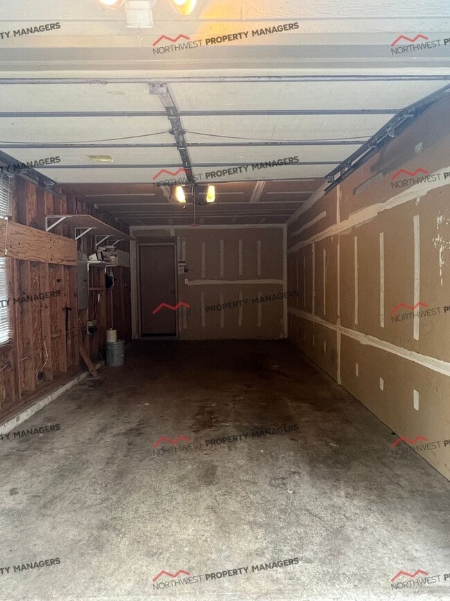 Building Photo - R152B