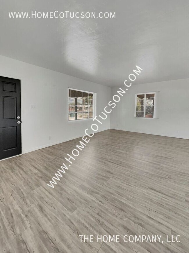 Building Photo - 833 W Jacinto St