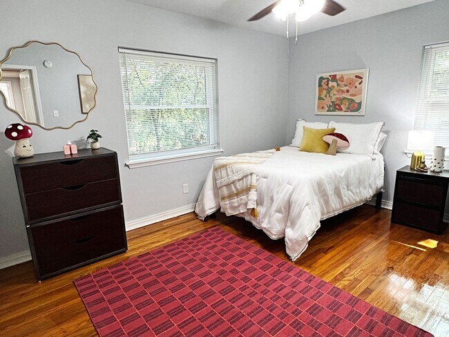 Building Photo - 4 BR 3 BATH ON WESTRIDGE!