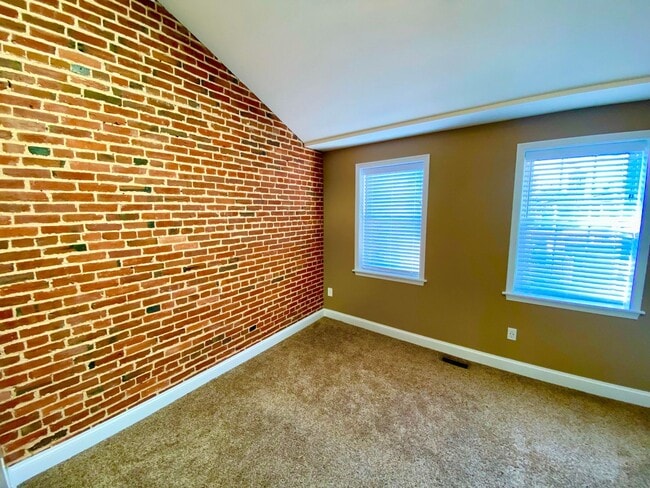 Building Photo - Charming 2 Bedroom/1.5 Bathroom Townhome with Patio in Upper Fells Point, MD!