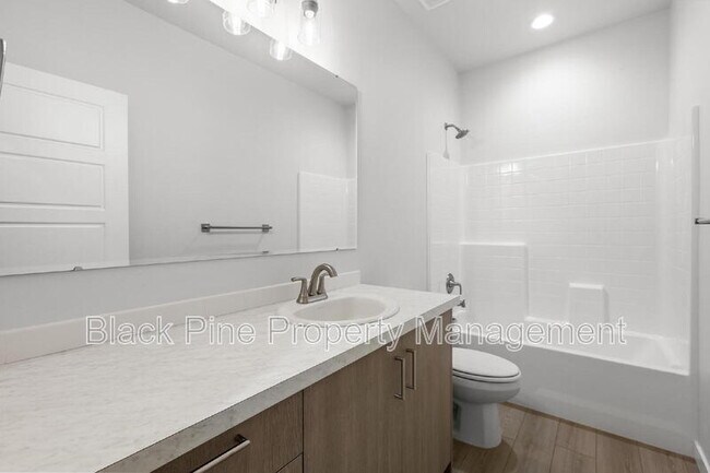 Building Photo - 895 N Aleppo Wy