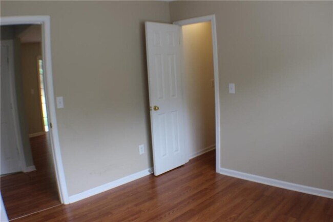 Building Photo - 437 Darter Dr NW