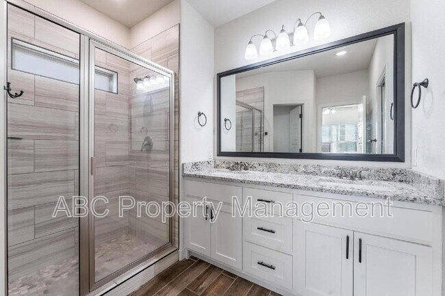 Building Photo - 3307 SW Hillstone Ave