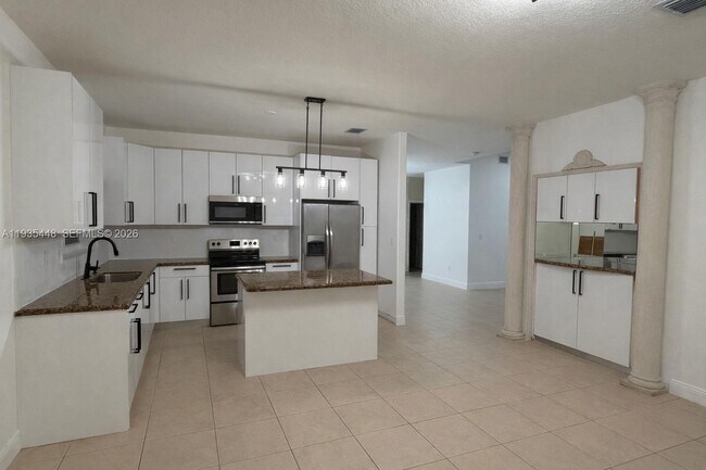 Building Photo - 14964 SW 32nd Terrace