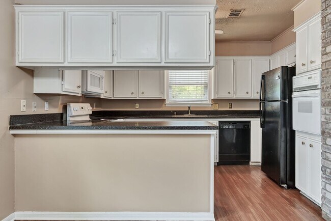 Building Photo - END OF JULY MOVE IN!!  Spacious 4 Bedroom 2 Bathroom Home with Huge Yard!