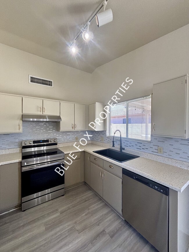 Building Photo - 9055 E Alderpoint Way