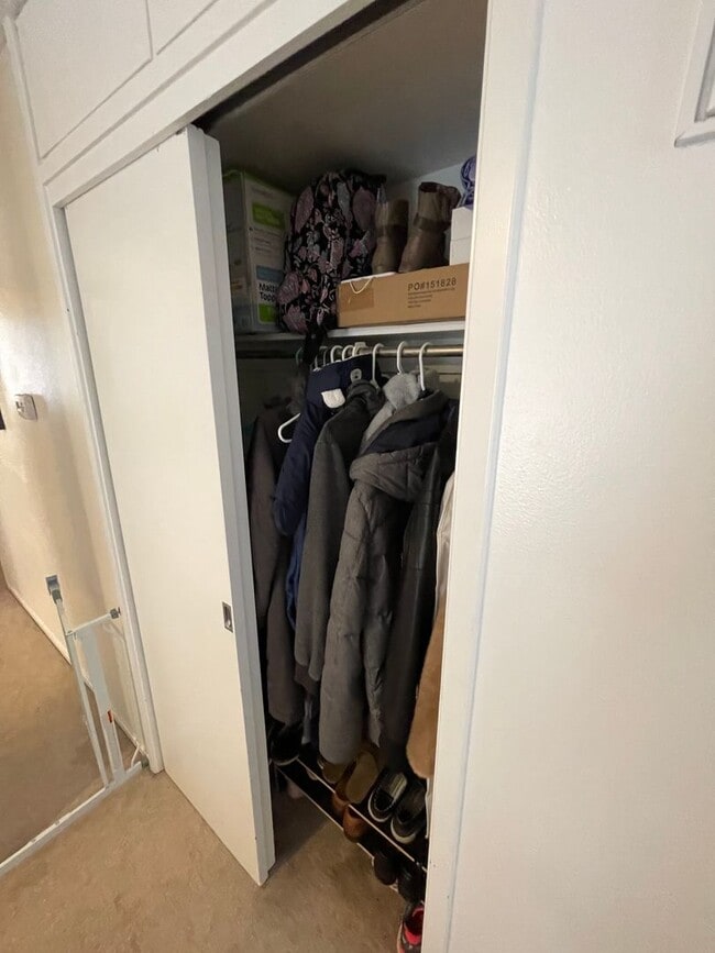 Building Photo - Spacious Ground Level 2 Bedroom 1 Bath