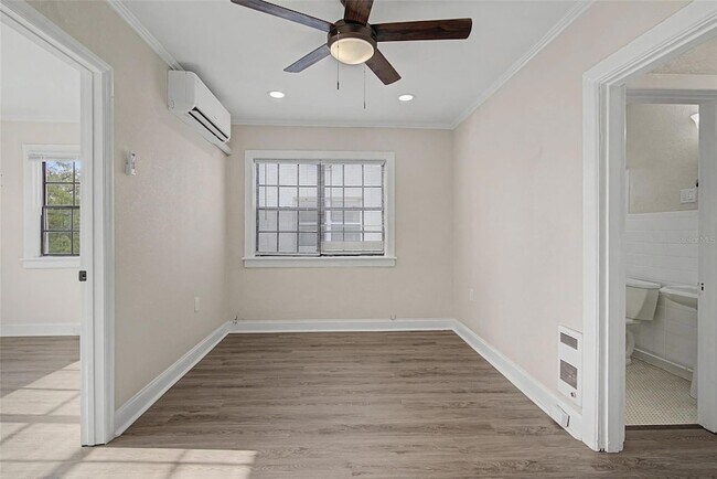 Building Photo - 517 Columbia Dr