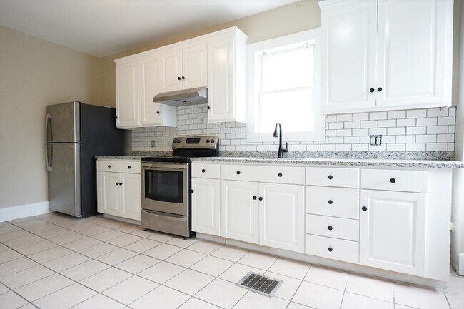 Building Photo - 139 Timson St