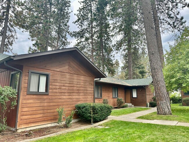 Building Photo - For Rent: Cozy 2 Bed / 2 Bath Condo with Enclosed Yard & Detached Garage