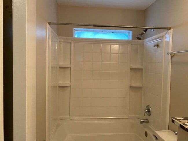 Building Photo - MOVE-IN SPECIAL-WONDERFUL 3/2.5 Home with 1 car garage-UCF Area