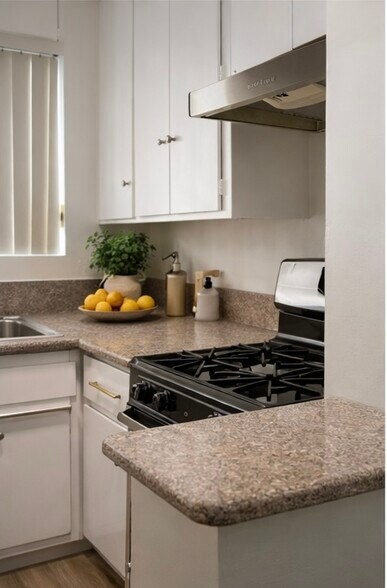 Building Photo - 4305 W 5th St