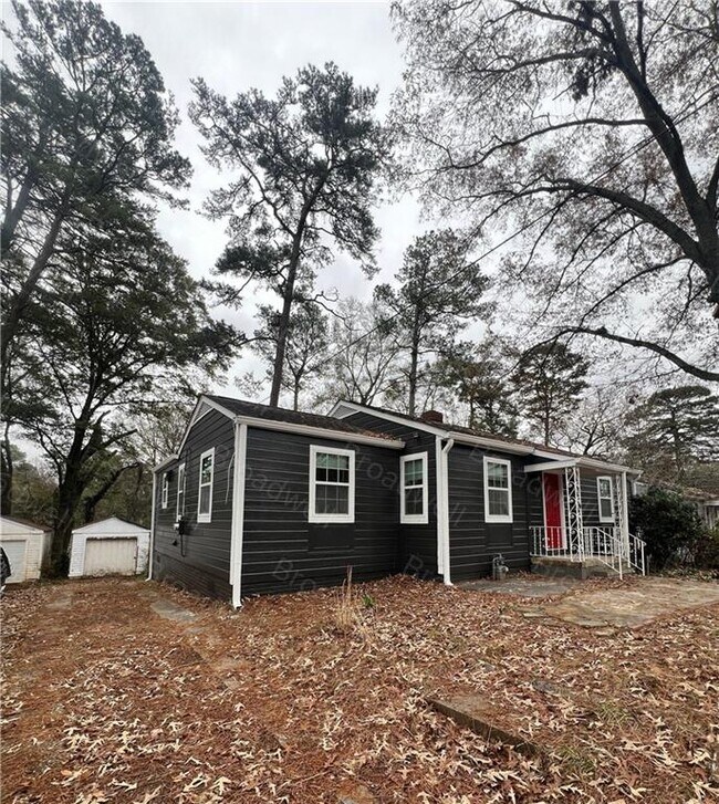 Building Photo - 1860 Broadwell St SW