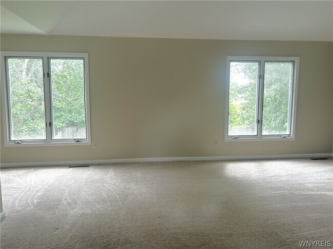 Building Photo - 125 Hobnail Dr