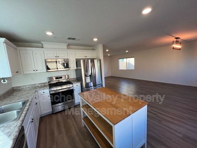 Building Photo - 67410 Rio Veracruz Rd