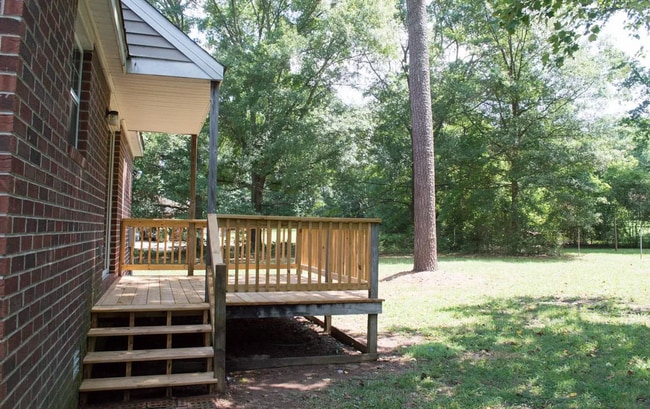 Building Photo - 1080 Maple Cir