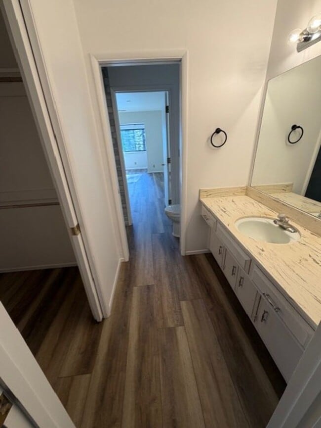 Building Photo - Northwood Estate Charmer