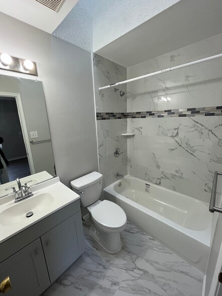 Bathroom 1 - 14222 Autumn Cir