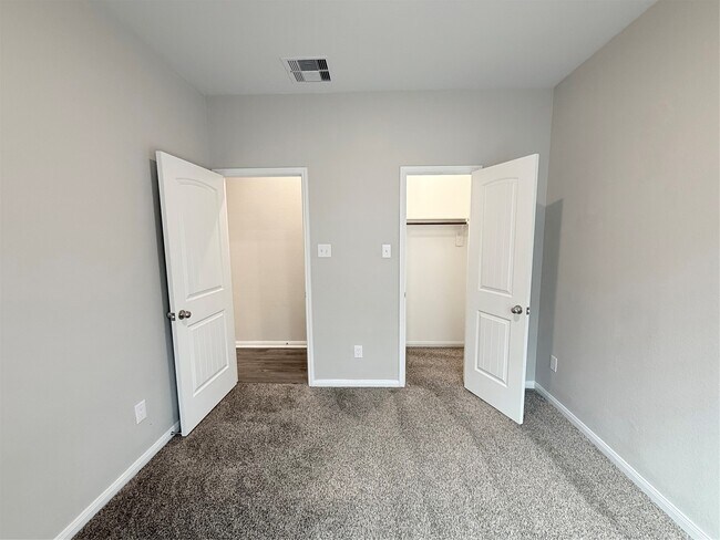 Building Photo - 14501 Sugar Pines Dr