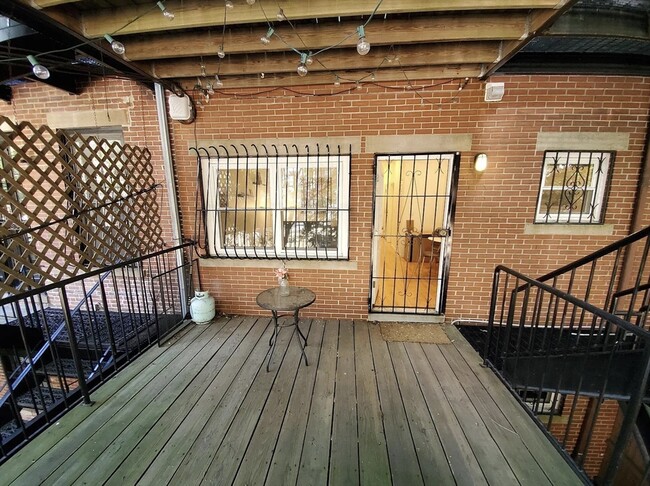 Building Photo - 28 E Springfield St