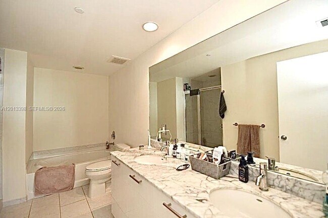 Building Photo - 951 Brickell Ave