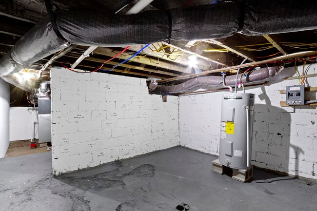 Building Photo - 17 E Parkview Ave