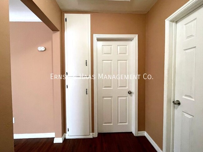 Building Photo - 1401 N Bullis Rd