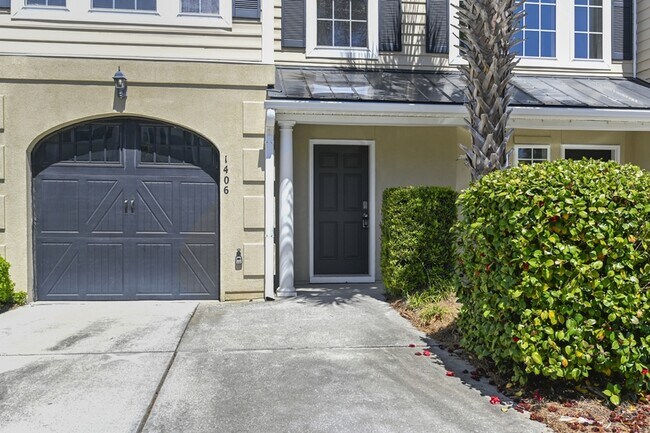 Building Photo - 1406 Hamlin Park Cir