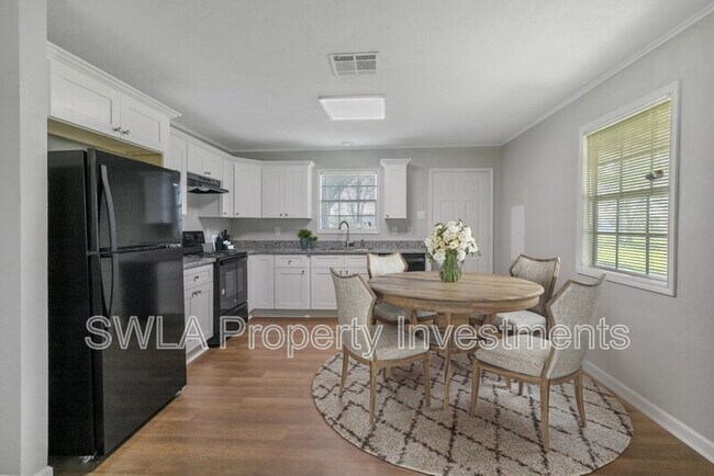 Building Photo - 5921 Bennie Ln