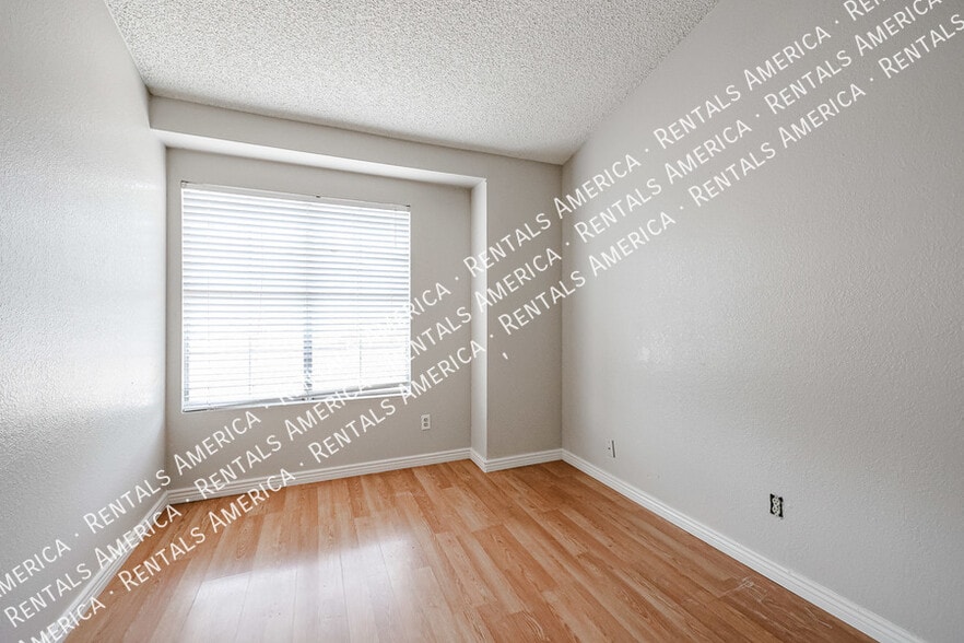 Building Photo - 18433 N 56th Dr