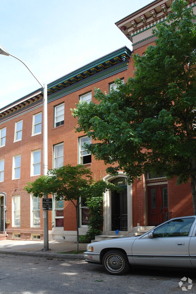 Building Photo - 2204 E Pratt St