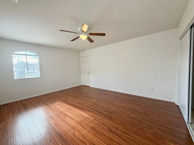 Building Photo - Spacious Oak Creek Cul-de-Sac Home with 5 Bedrooms & 3-Car Garage