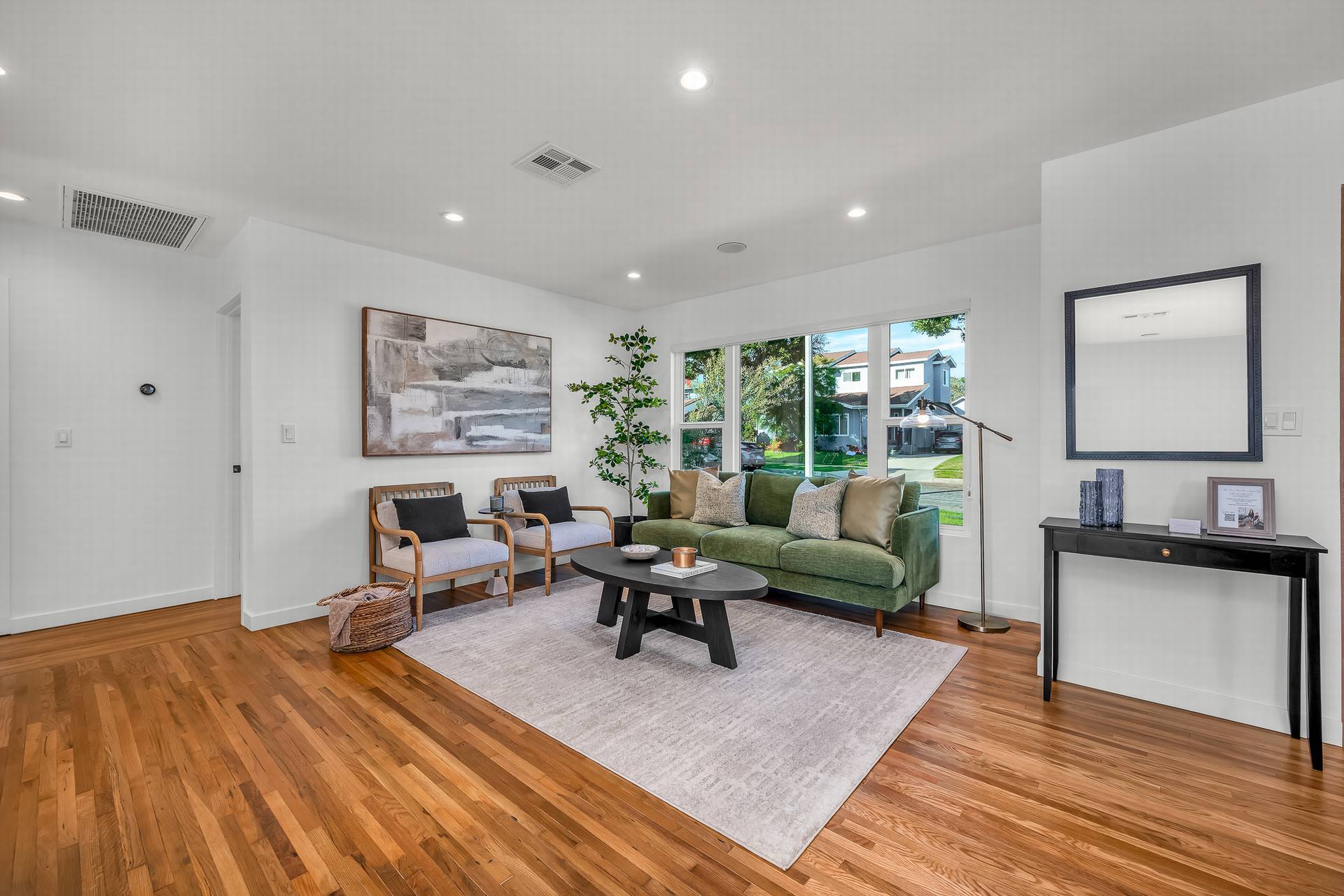 Building Photo - 616 W Ellis Ave