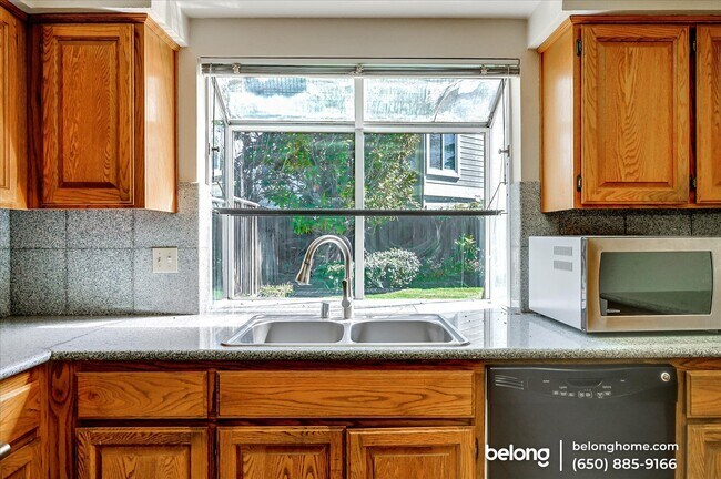 Building Photo - 511 Saint Thomas Ln