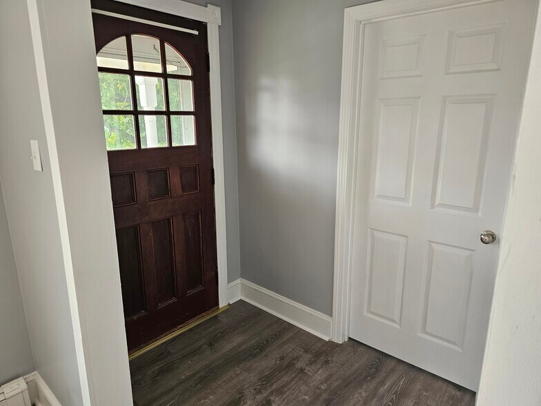 Building Photo - 53 Grove St