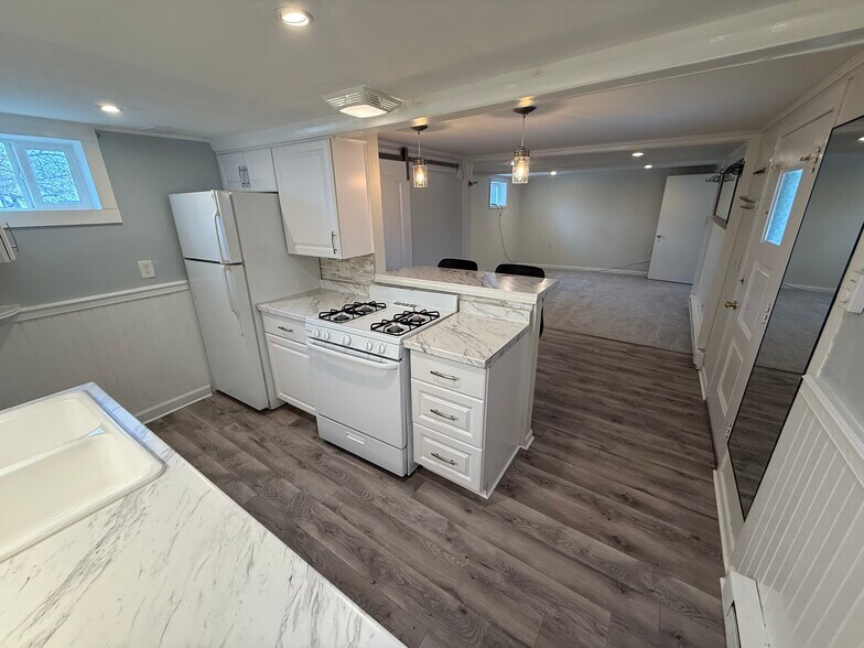 Building Photo - 202 S Catherine St