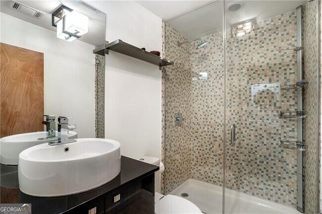 Building Photo - 650 Glen Iris Dr NE