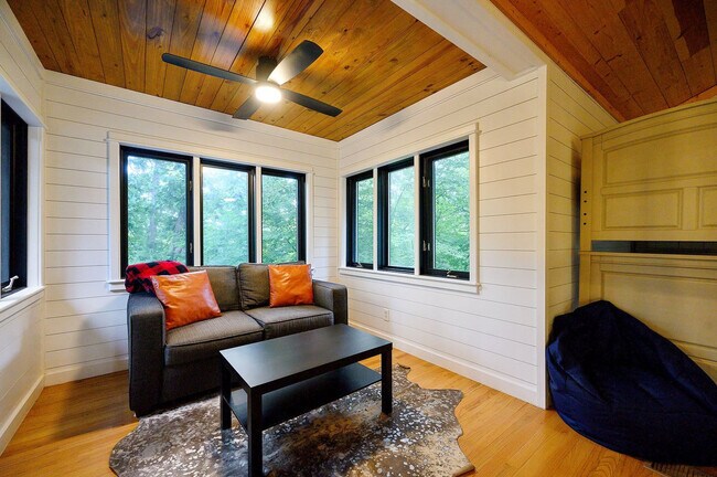 Building Photo - 47 White Pne Rd