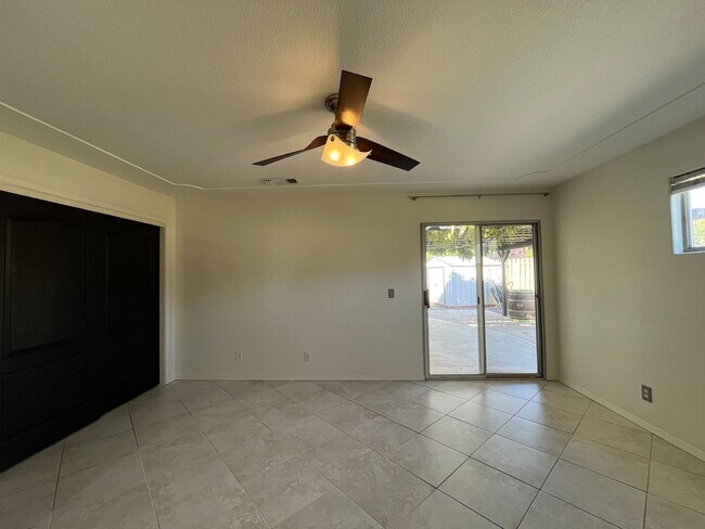 Building Photo - 946 St Ann Dr