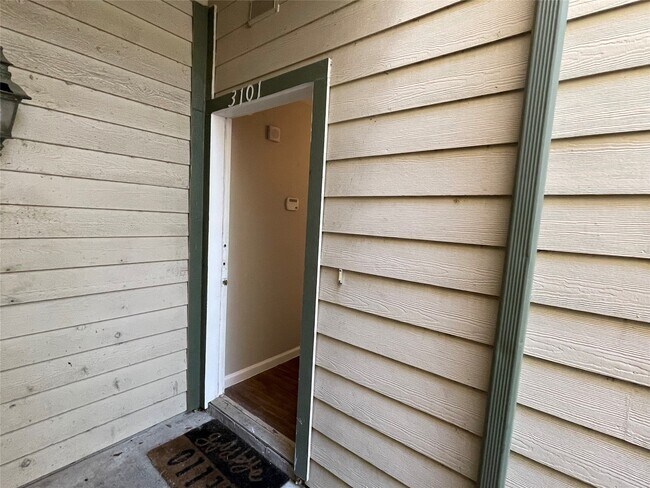 Building Photo - 6500 Harbor Town Dr